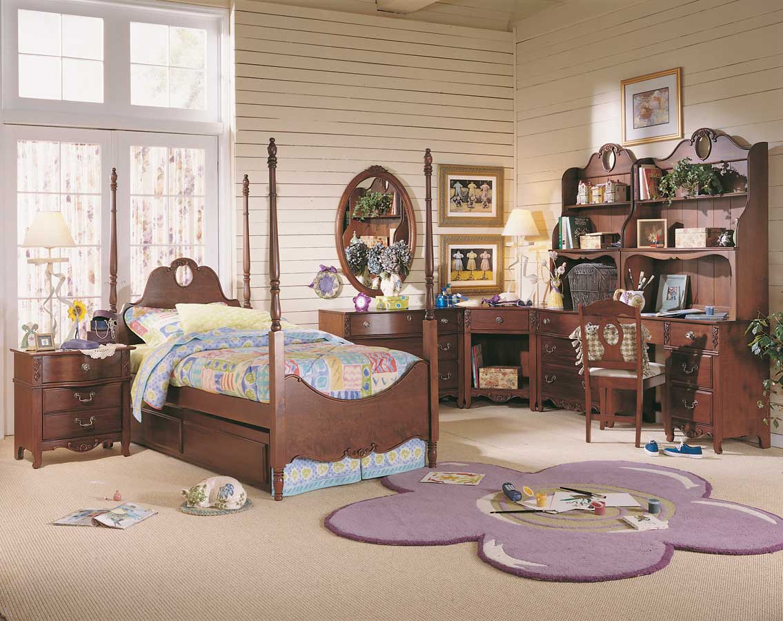 household-goods-and-furniture.com: Antique Bedroom Furniture